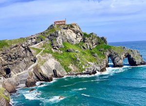 Gaztelugatxe, Mundaka and Gernika Tour from Bilbao